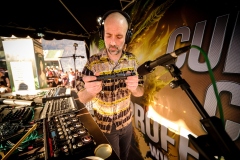 05GLUULiveSet02